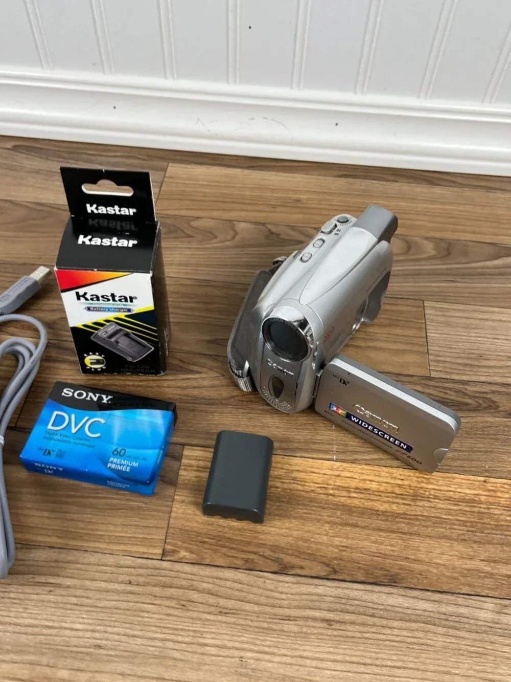 Canon ZR600 MiniDV Camcorder 2.7